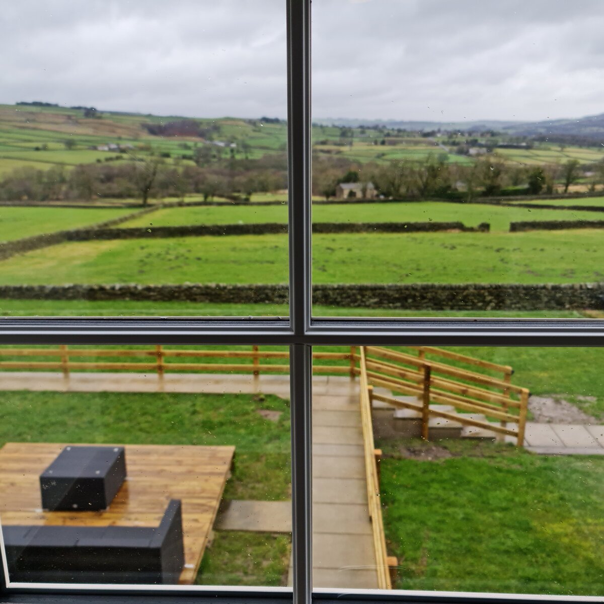 curlew_cottage_main_bedroom_view_001