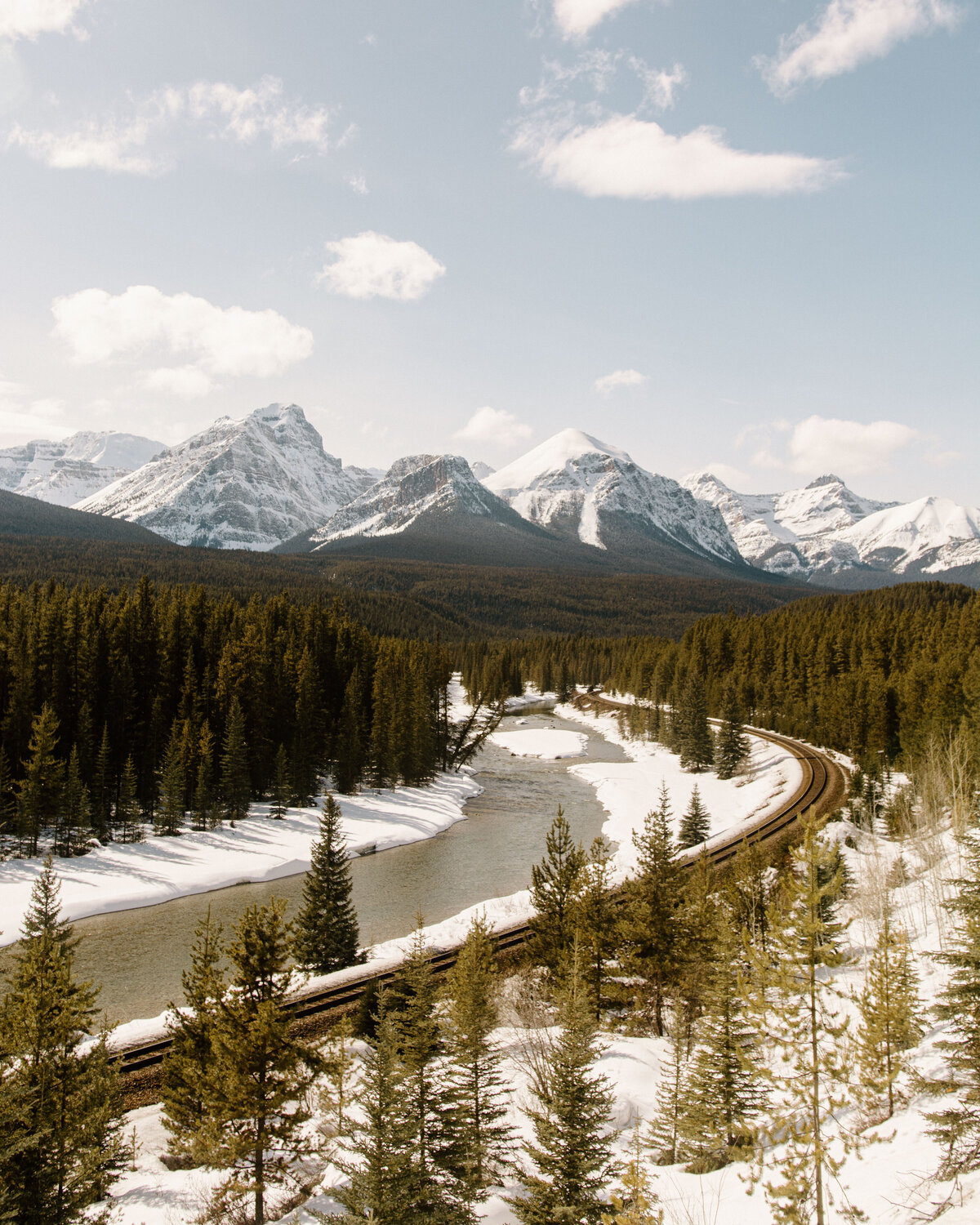 morants_curve_winter_banff_canada