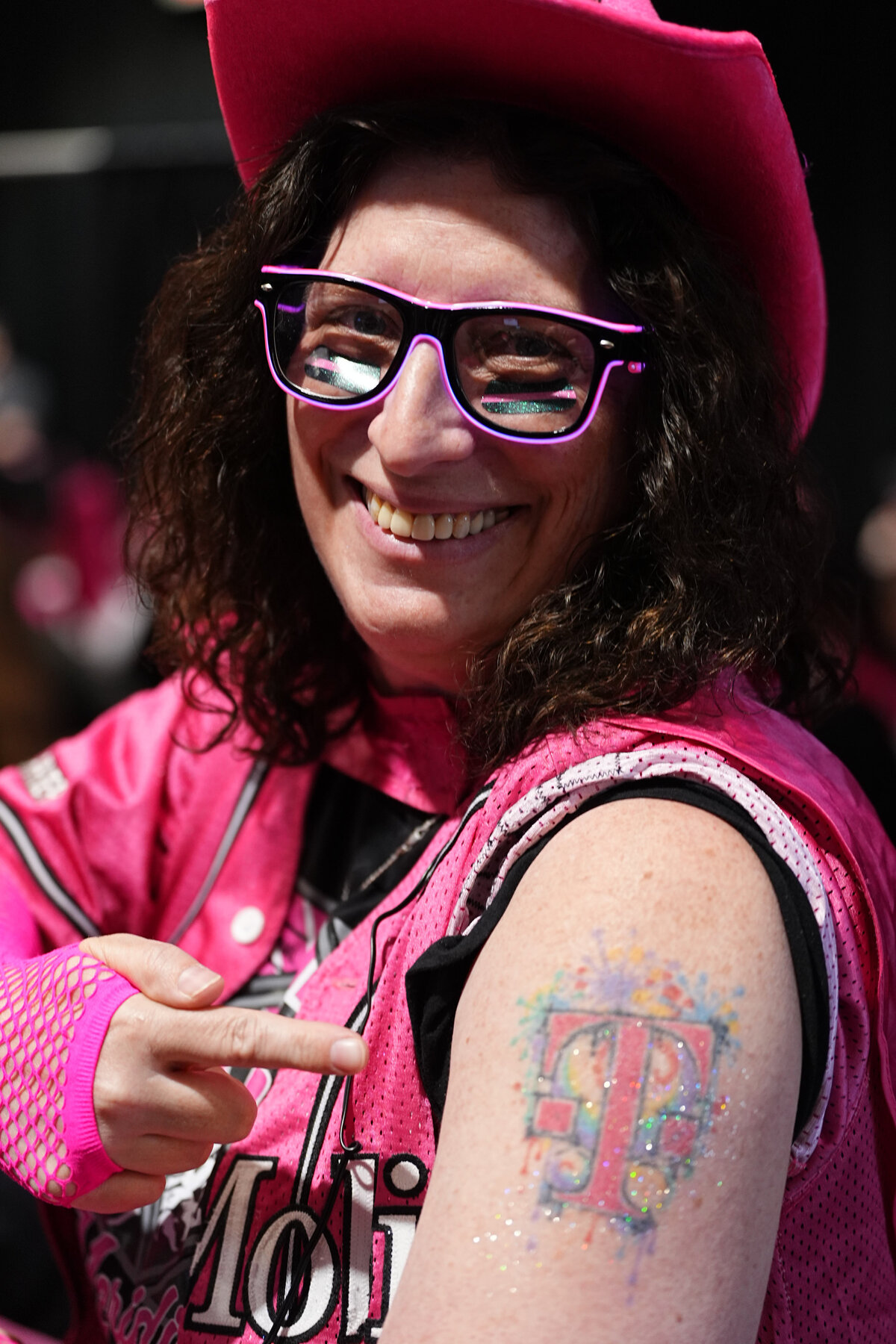 kansas-city-event-photography-0252-woman-in-cowboy-hat-at-event