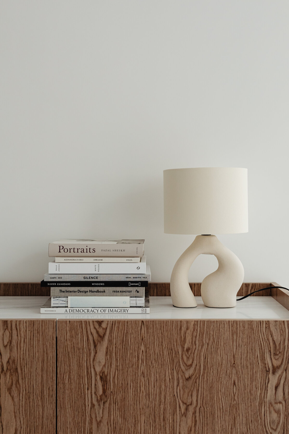 kaboompics_ceramic-lamp-styled-on-a-commode-with-a-stone-top-28428