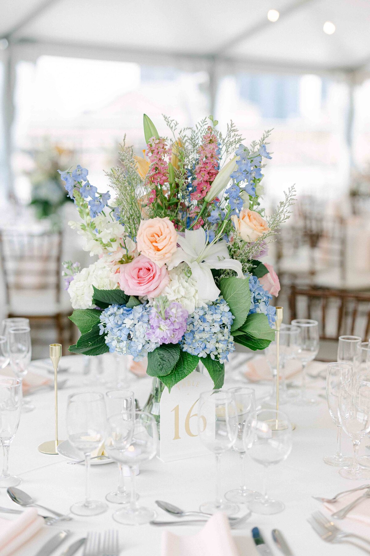 pastel-wedding-flowers-on-table