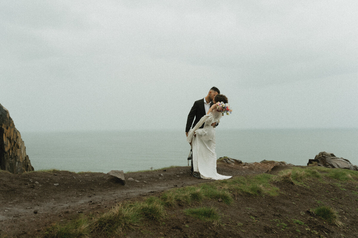 elopement oregon cliff - lizarrietaphotography-65