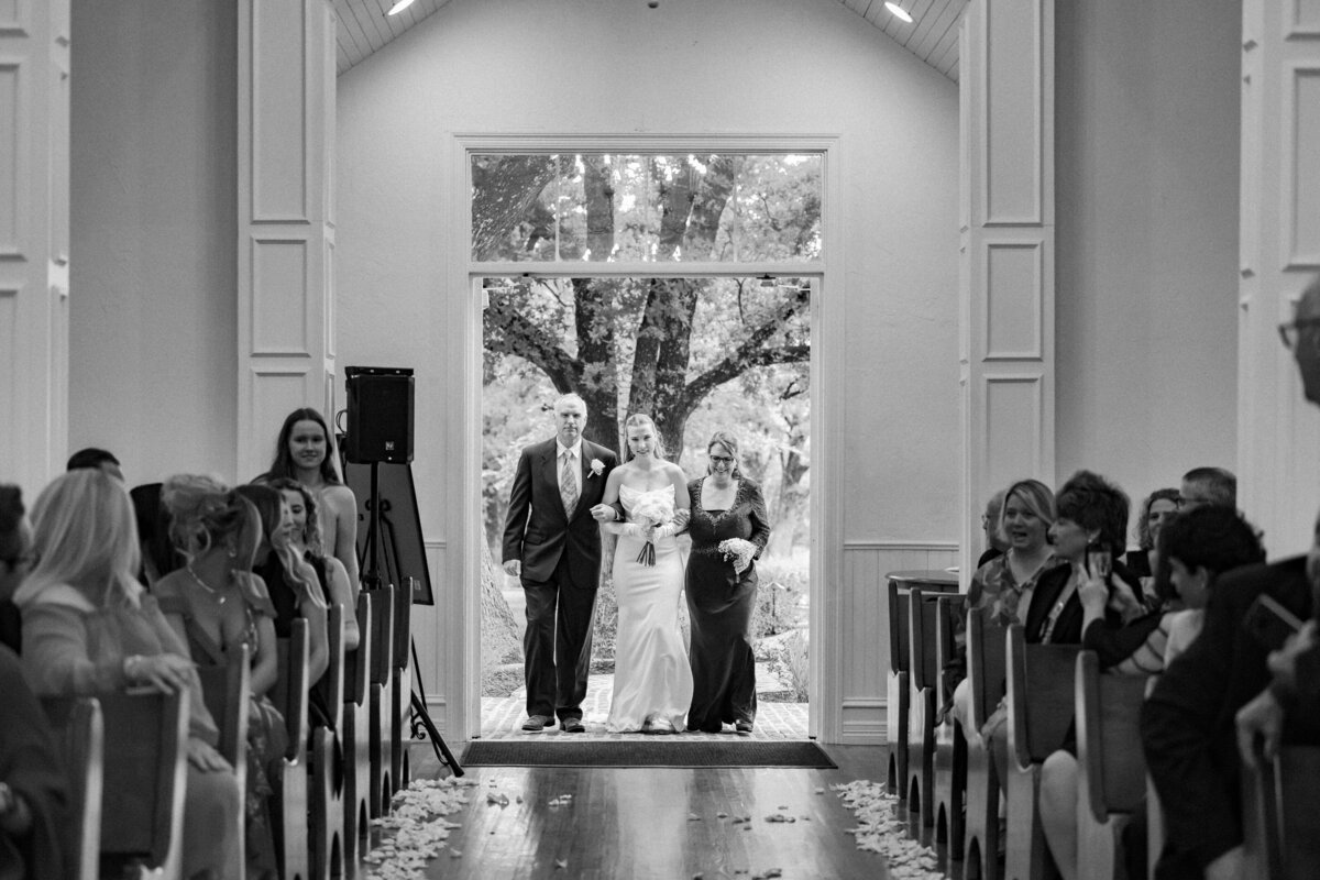 Springs-Valley-View-Wedding-Dallas-TX-The-Bergerons-10