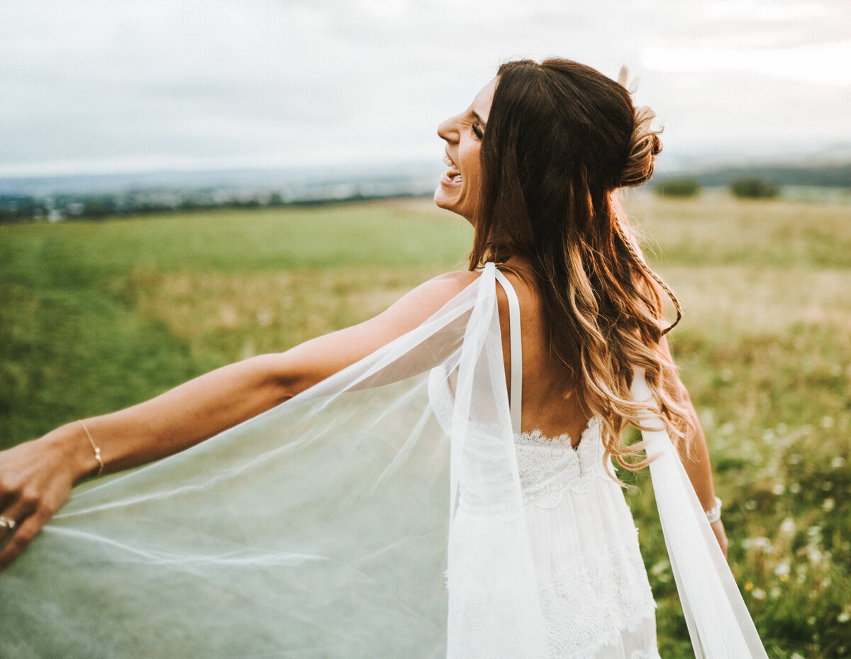 Hochzeitsfotograf-Freiburg-Hochzeitsfotograf-in-Freiburg-Hochzeit-rustikal-boho-Heiraten-Scheune-51