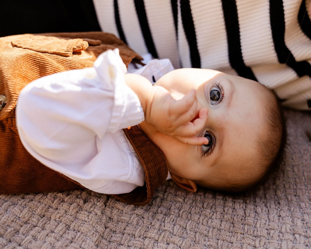baby sucking thumb