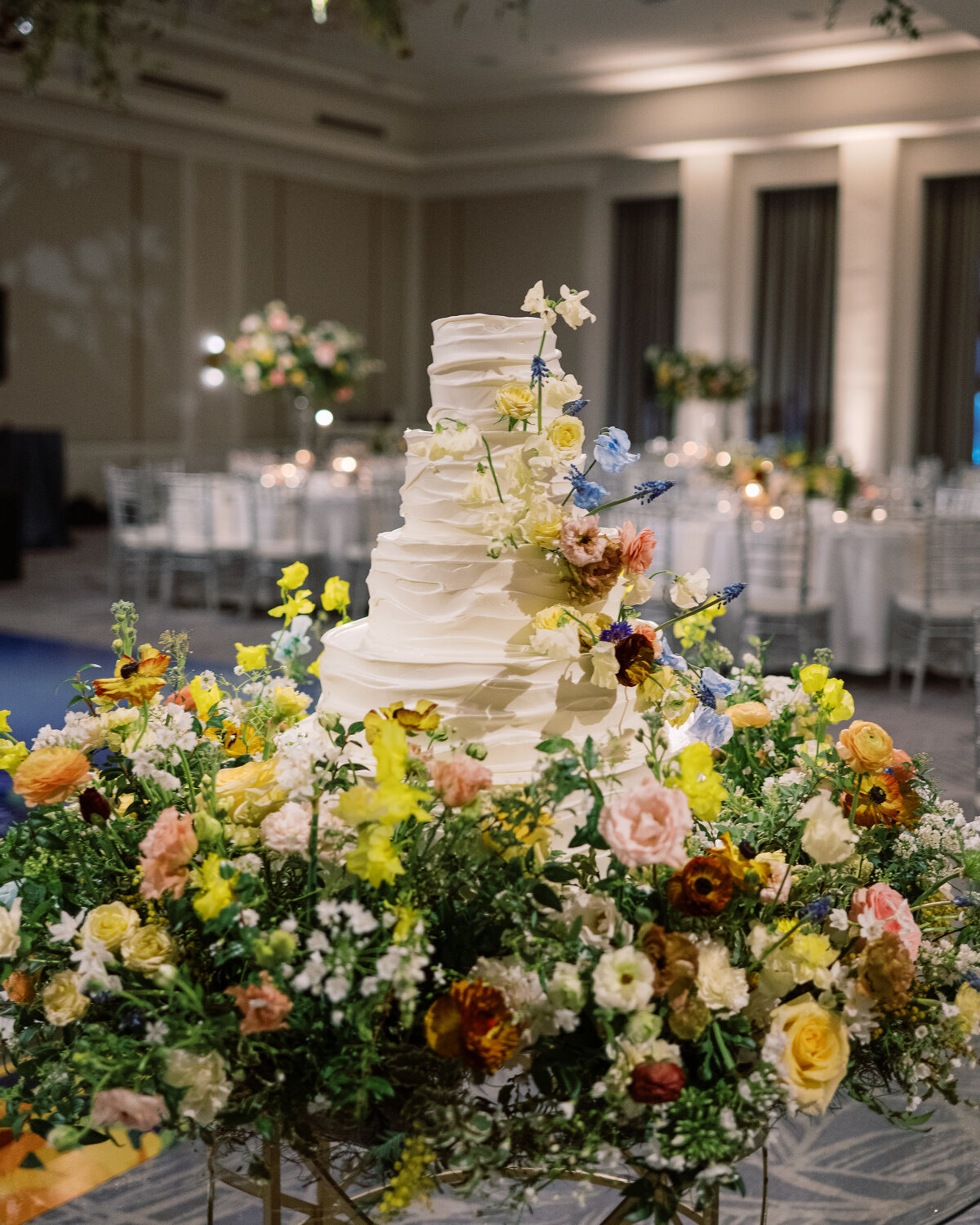 white modern wedding cake with fall color wedding flowers cake meadow