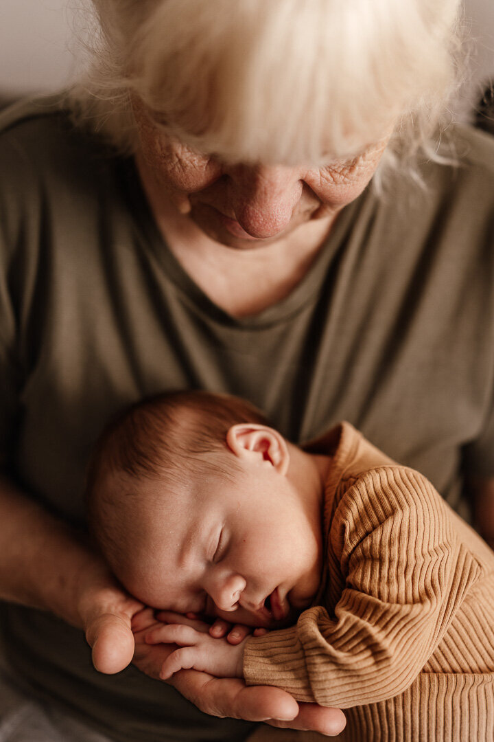 las-vegas-newborn-grandma-baby