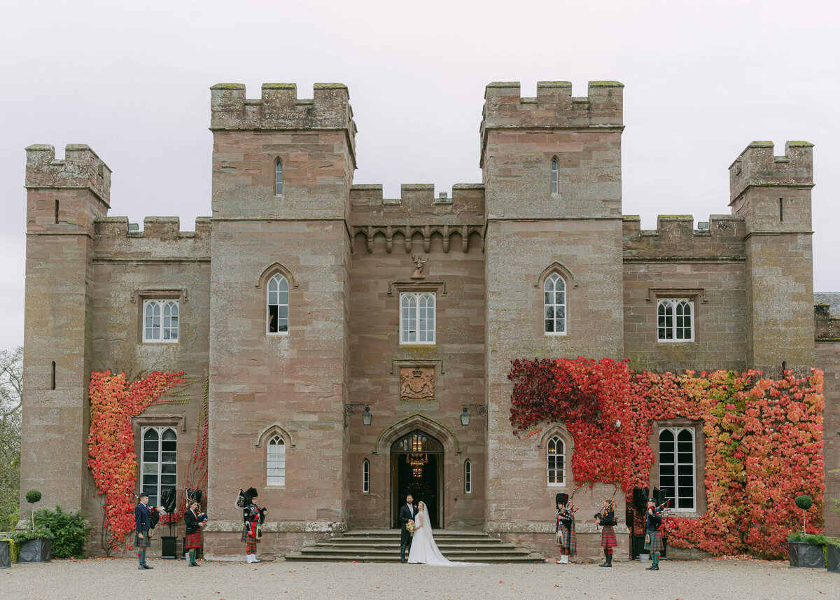 chloe-winstanley-wedding-scotland-scone-palace-couple