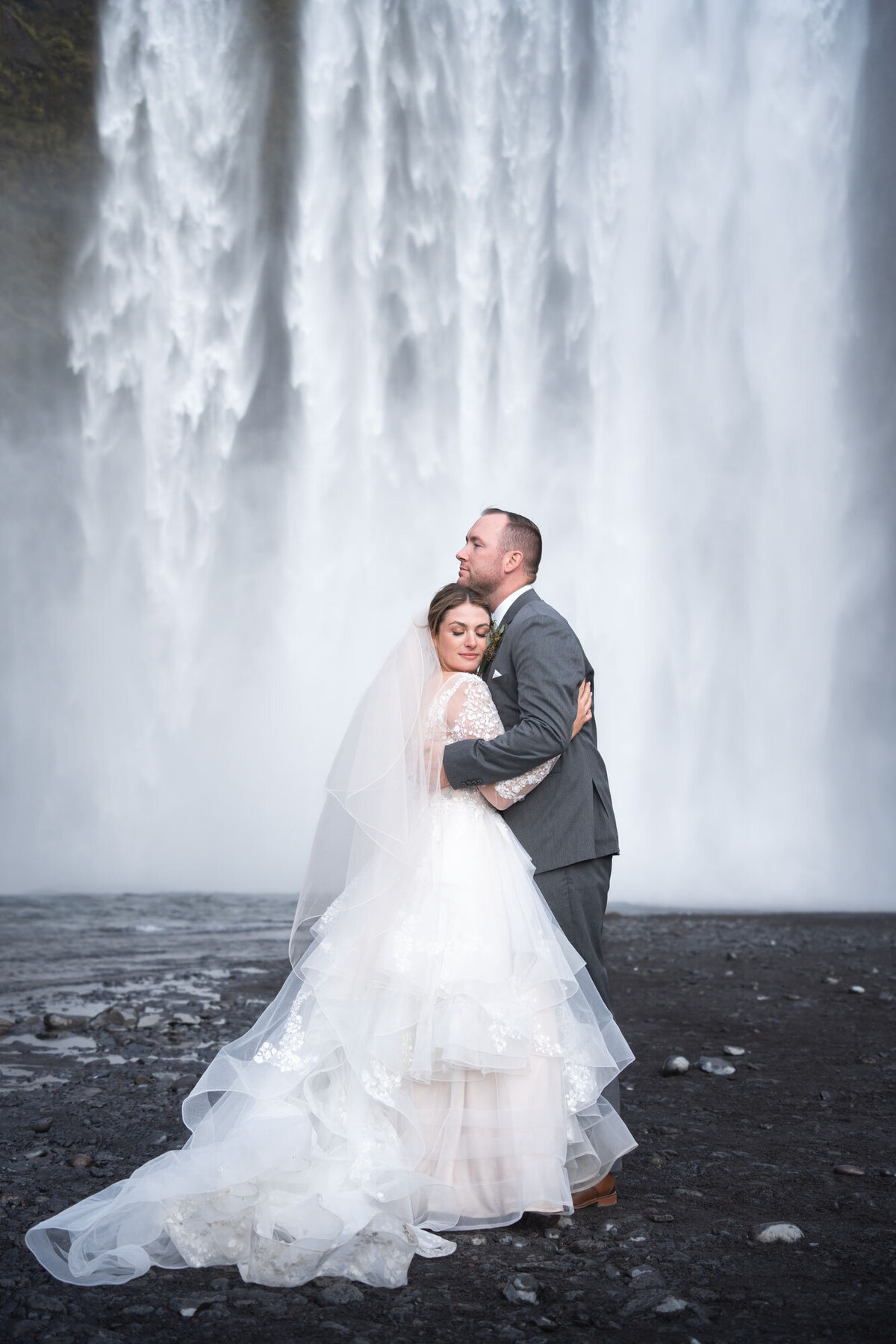 Skogafoss-elopement-iceland-photoshoot