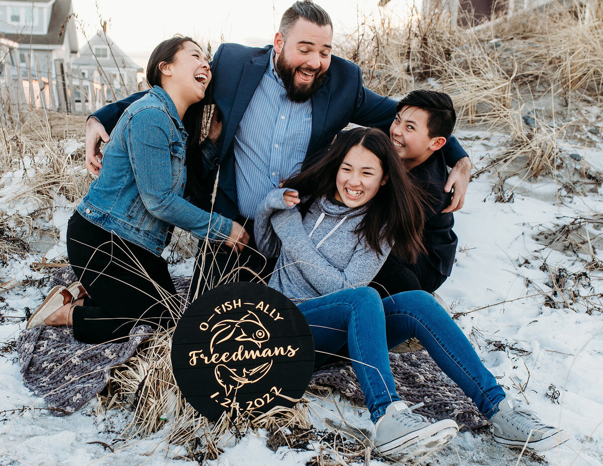 family of 4 goofy snow