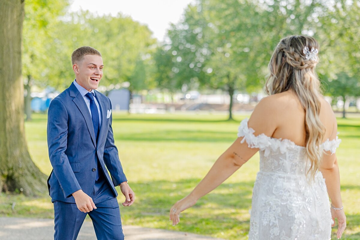 groom-surprised-at-first-look-of-bride