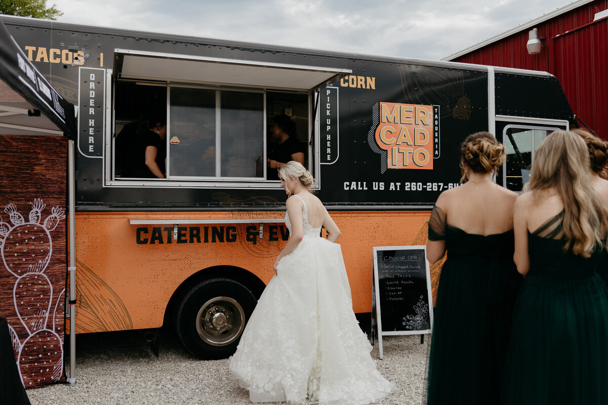 Wren-Ohio-Wedding-SparrowSongCollective-081322-Blog-143