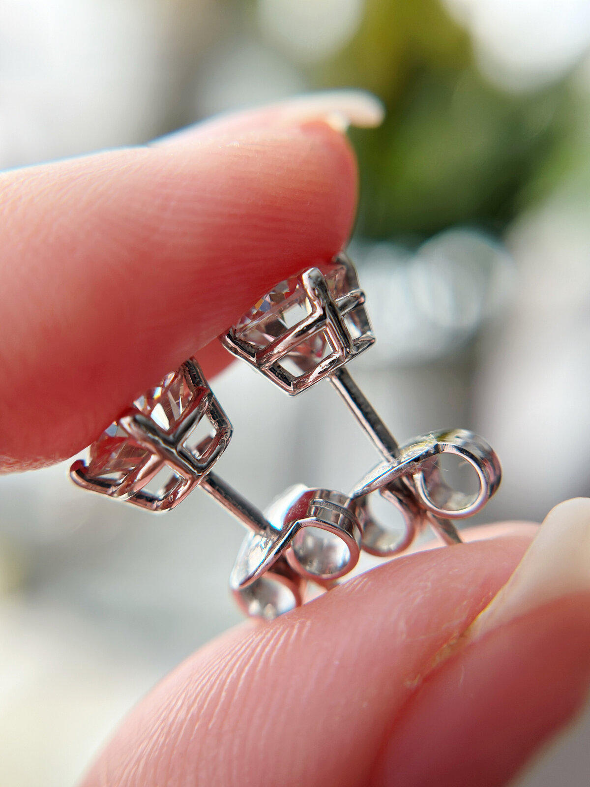 Crystal and pearl bridal accessories with vintage-inspired charm
