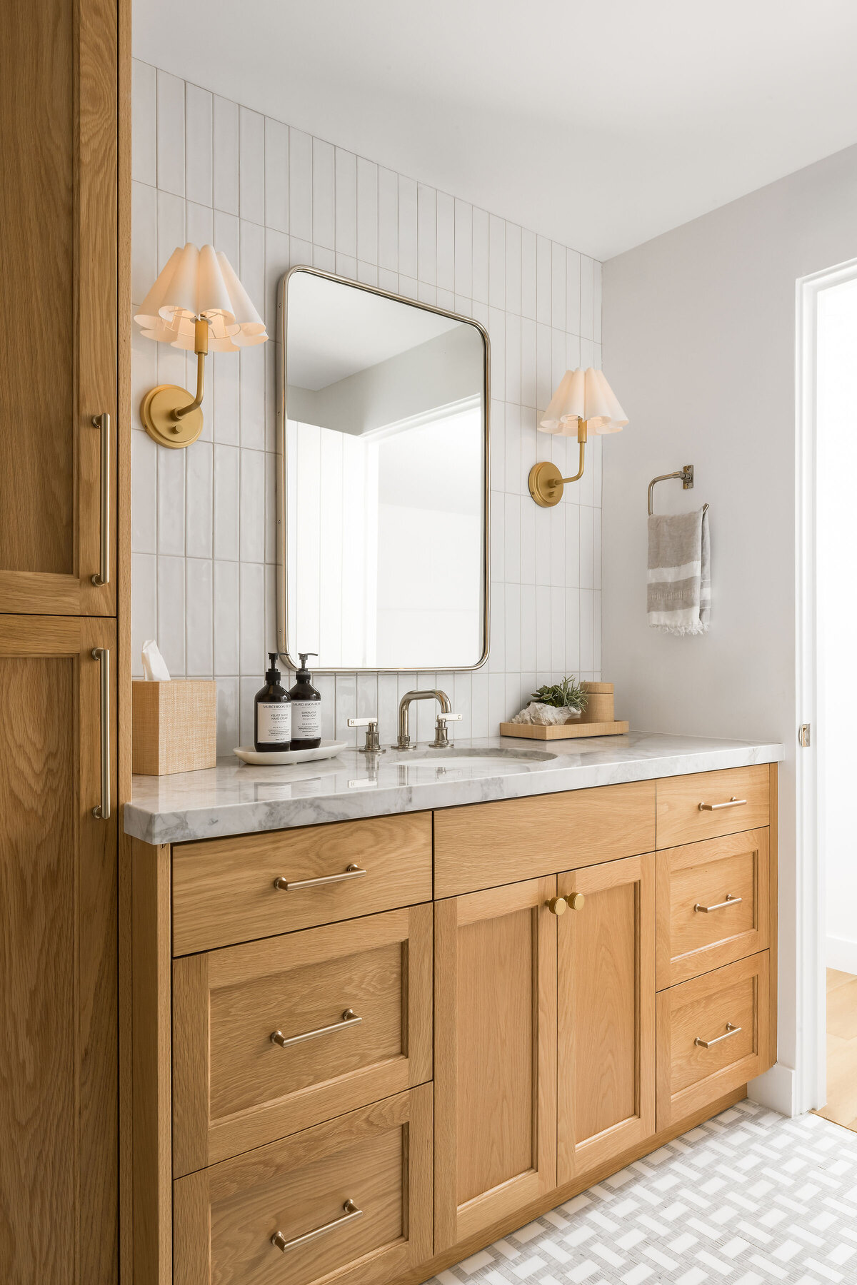 09-22-25_B56_1710AvenidaDelMundo8301