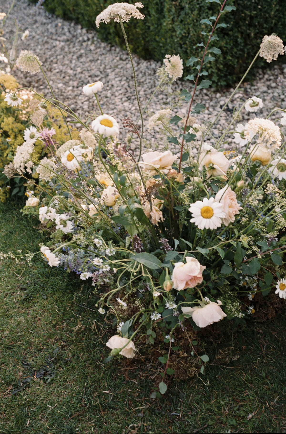 Flora_And_Grace_Provence_Analog_35mm_Fim_Editorial_Wedding_Photographer-21