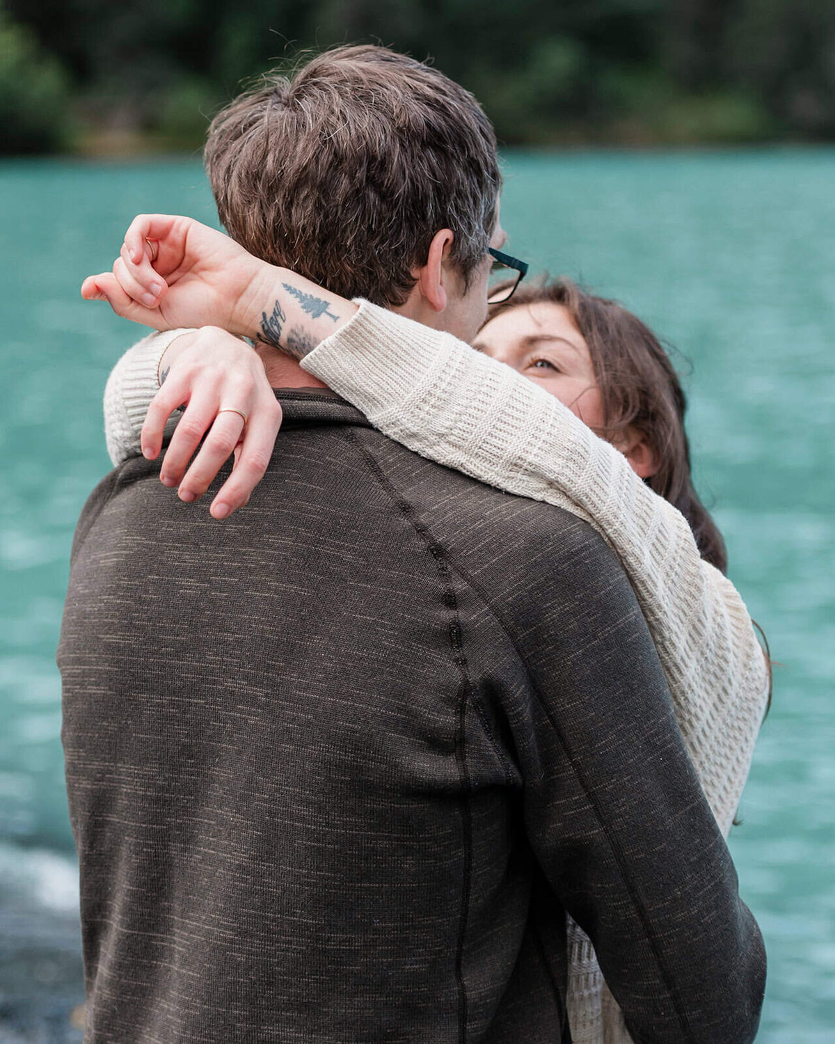 locations-in-alaska-for-somewhere-unique-for-romantic-trips-for-couples-in-the-us-Soul-and-Sky-Weddings