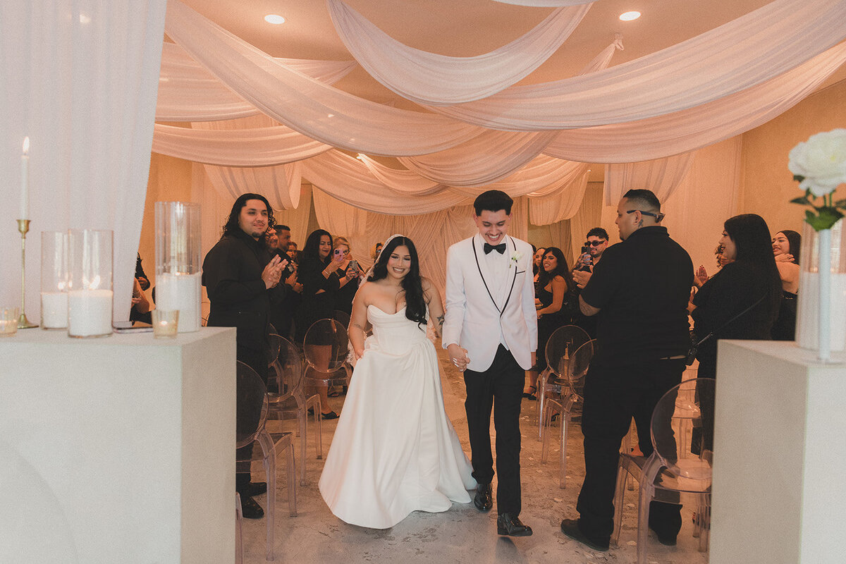 ThatChapelDowntownLasVegasModernWeddingChapel7