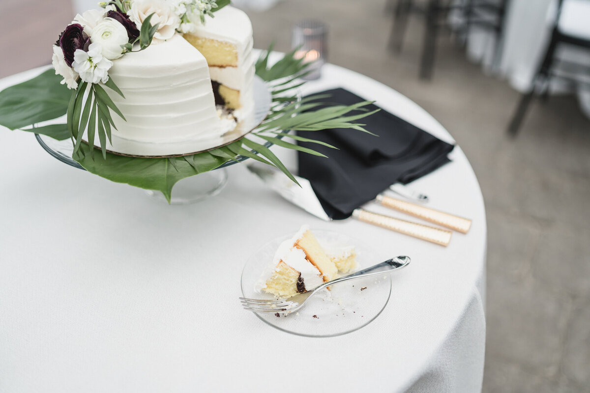 A MAGICAL WINTER PLANTERRA GARDEN WEDDING WITH A GREEN COLOR PALETTE IN WEST BLOOMFIELD, MICHIGAN PROVIDED BY KARI DAWSON PHOTOGRAPHY86