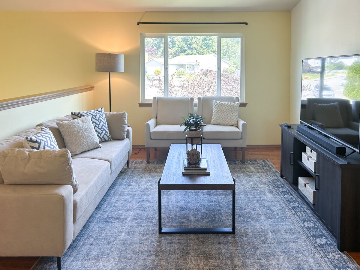 occupied-staging-stanwood-great-room-modernmollusk-1