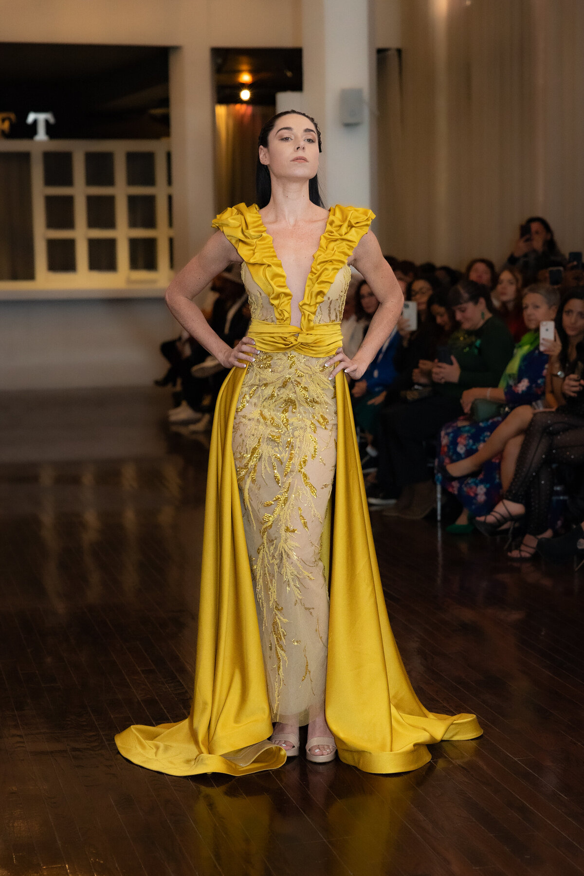 Cosmopolitan Fashion Week - Défilé de mode haute couture - Montréal