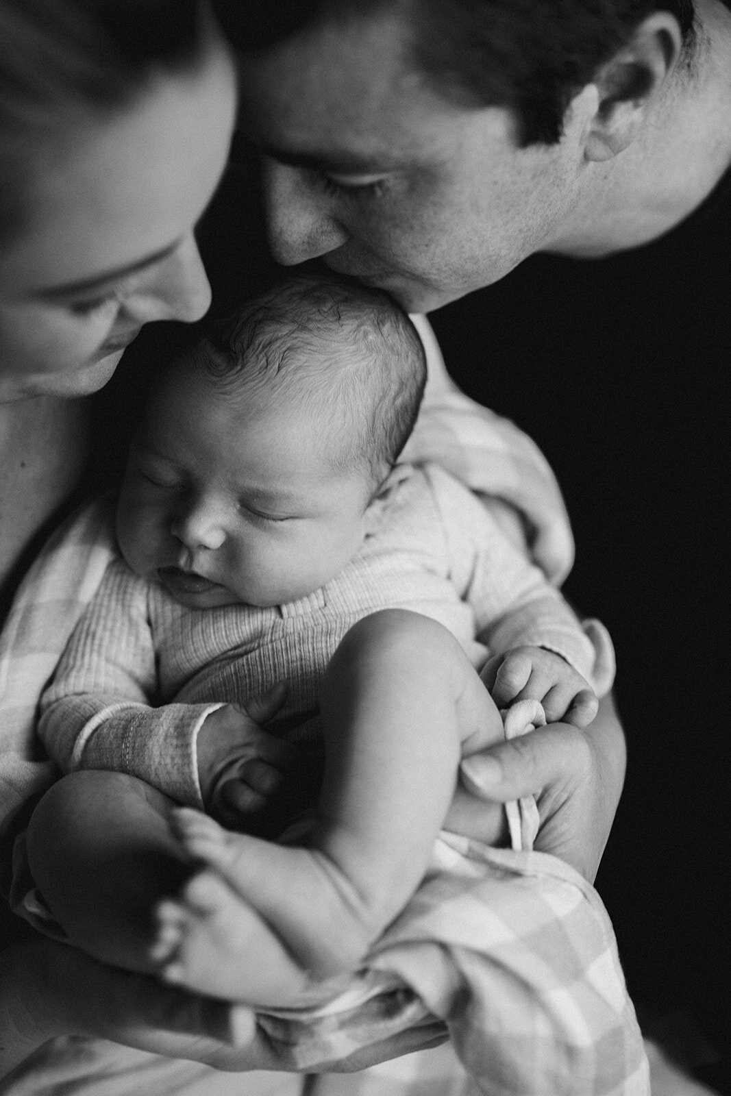 parents-with-newborn-photoshoot-melbourne