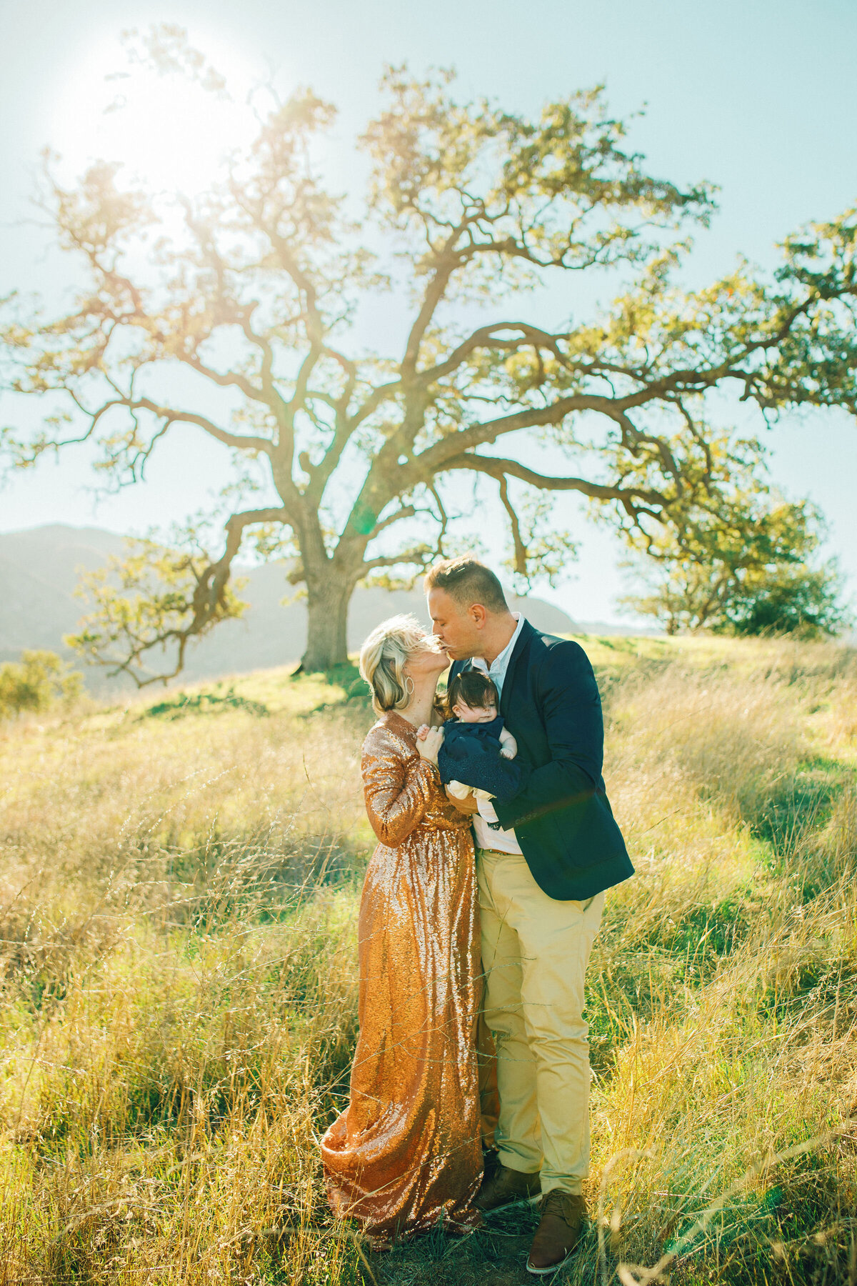 Family Portrait Photo Of Couple Kissing Los Angeles