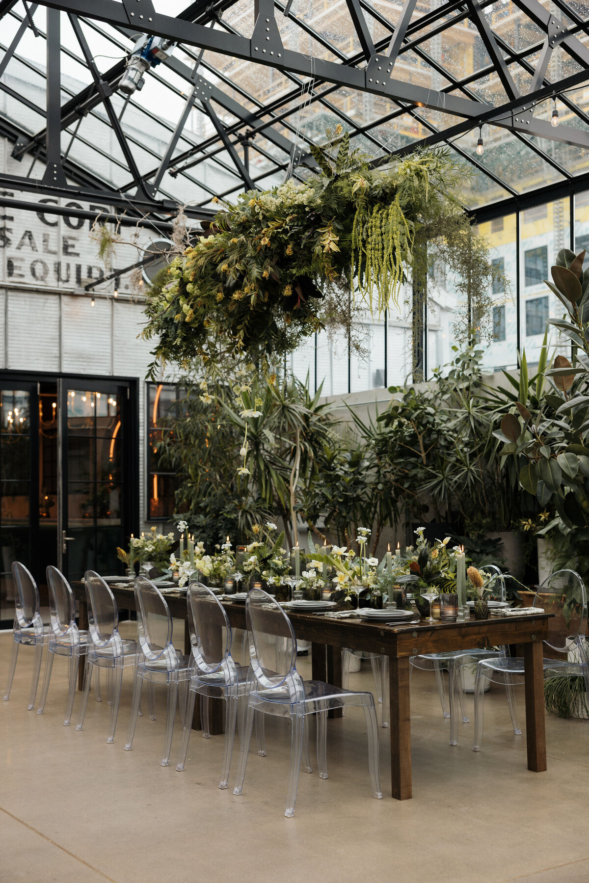 Luxury wedding tablescape at the Tinsmith with florals by Daffodil Parker
