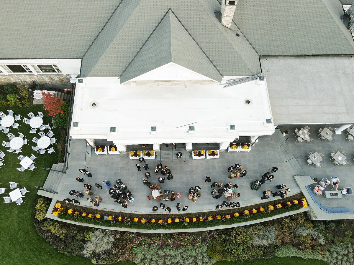 wedding-cocktail-hour-at-woodway-country-club-ct