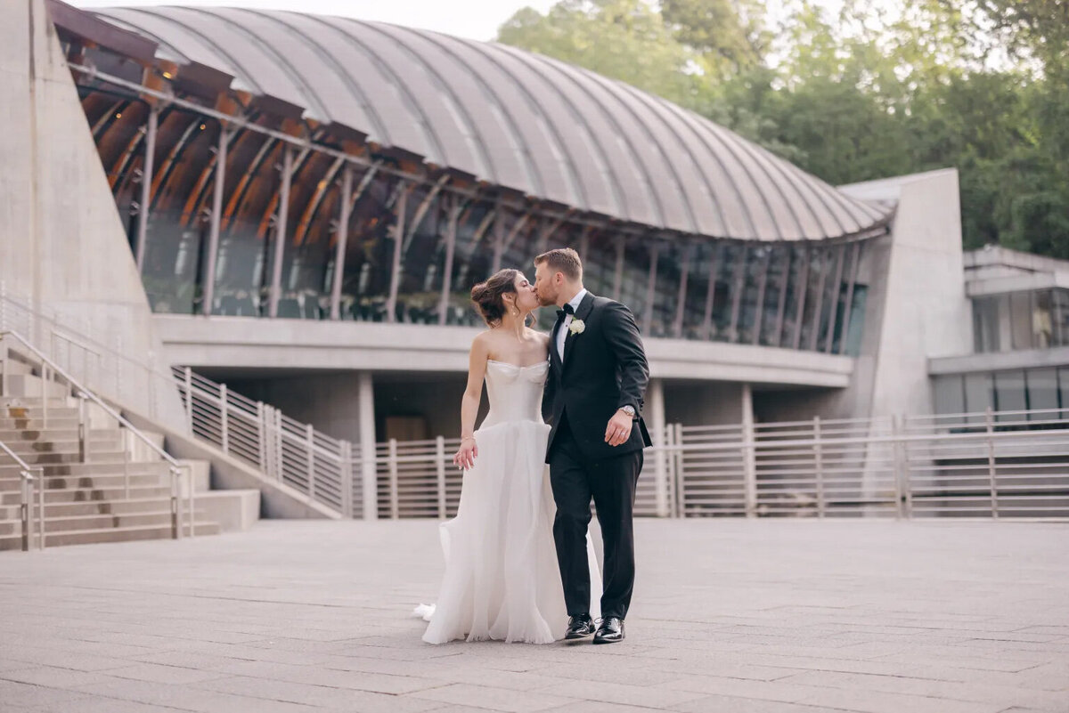 Crystal-Bridges-wedding-2025-0011