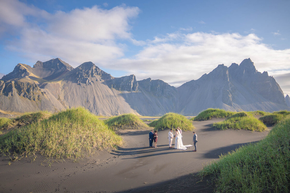 Icleand-vestrahorn-stokksnes-intimate-wedding-ceremony