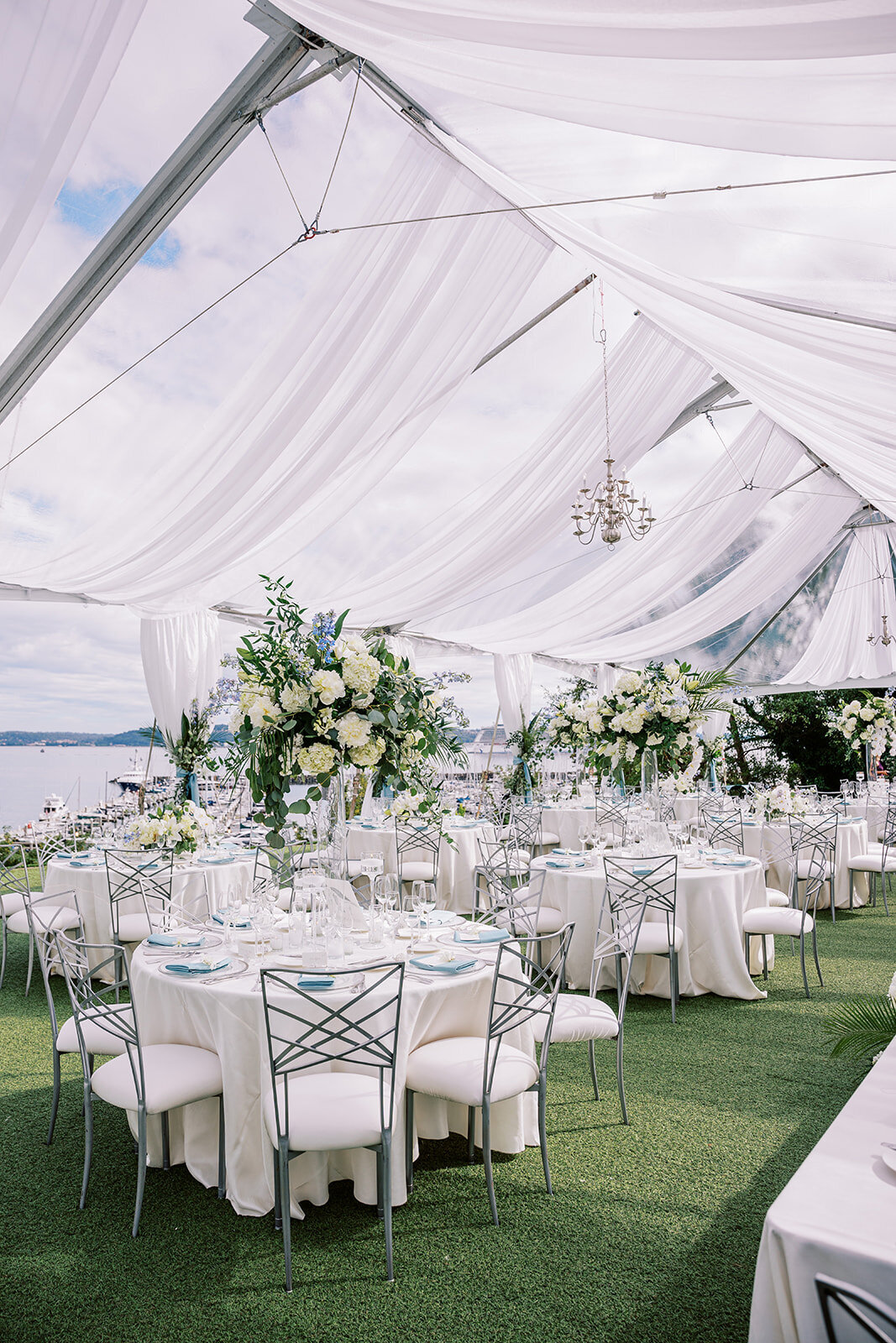 Luxurious-White-Admirals-House-Wedding-Flora-Nova-Design-Seattle-00026