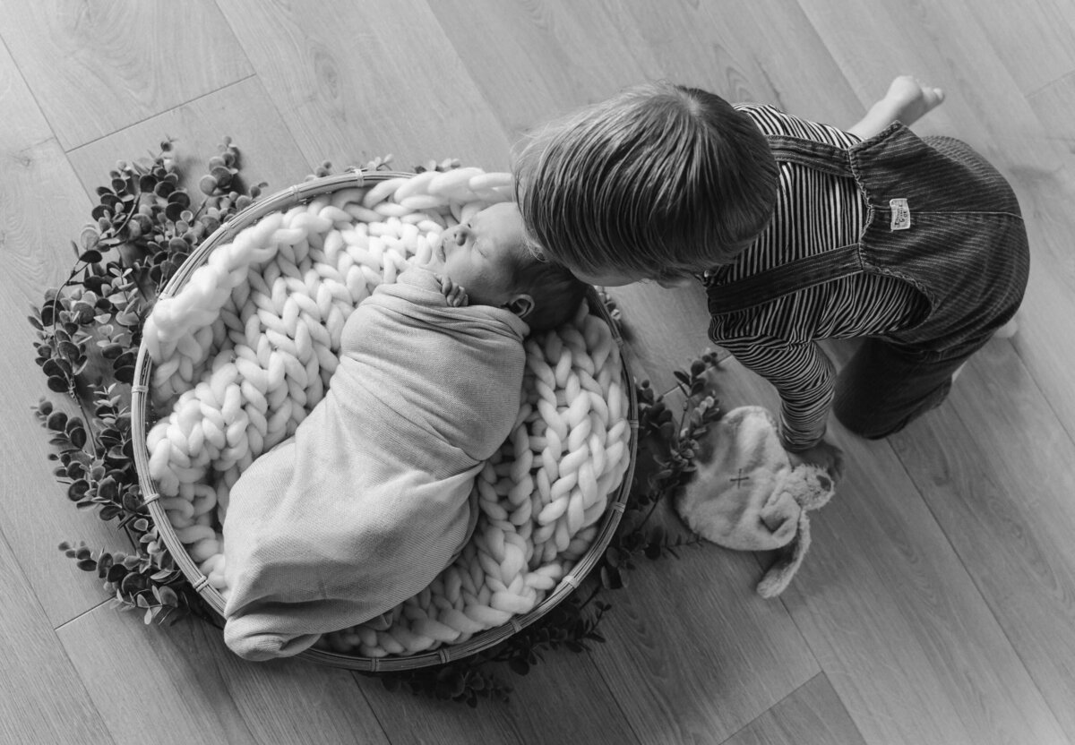 newborn-indoor-shoot-preciouspurelove-fotografie