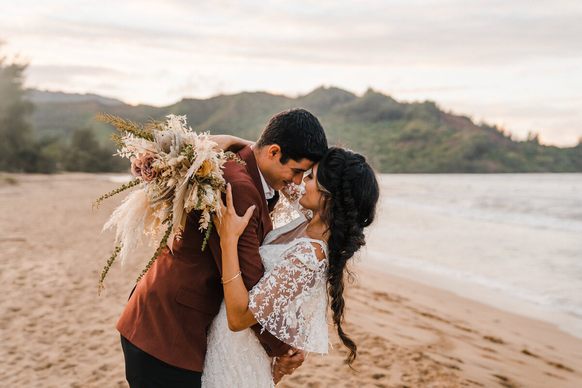 hanalei-bay-kauai-beach-elopement-hawaii-photographer-sydney-and-ryan-16