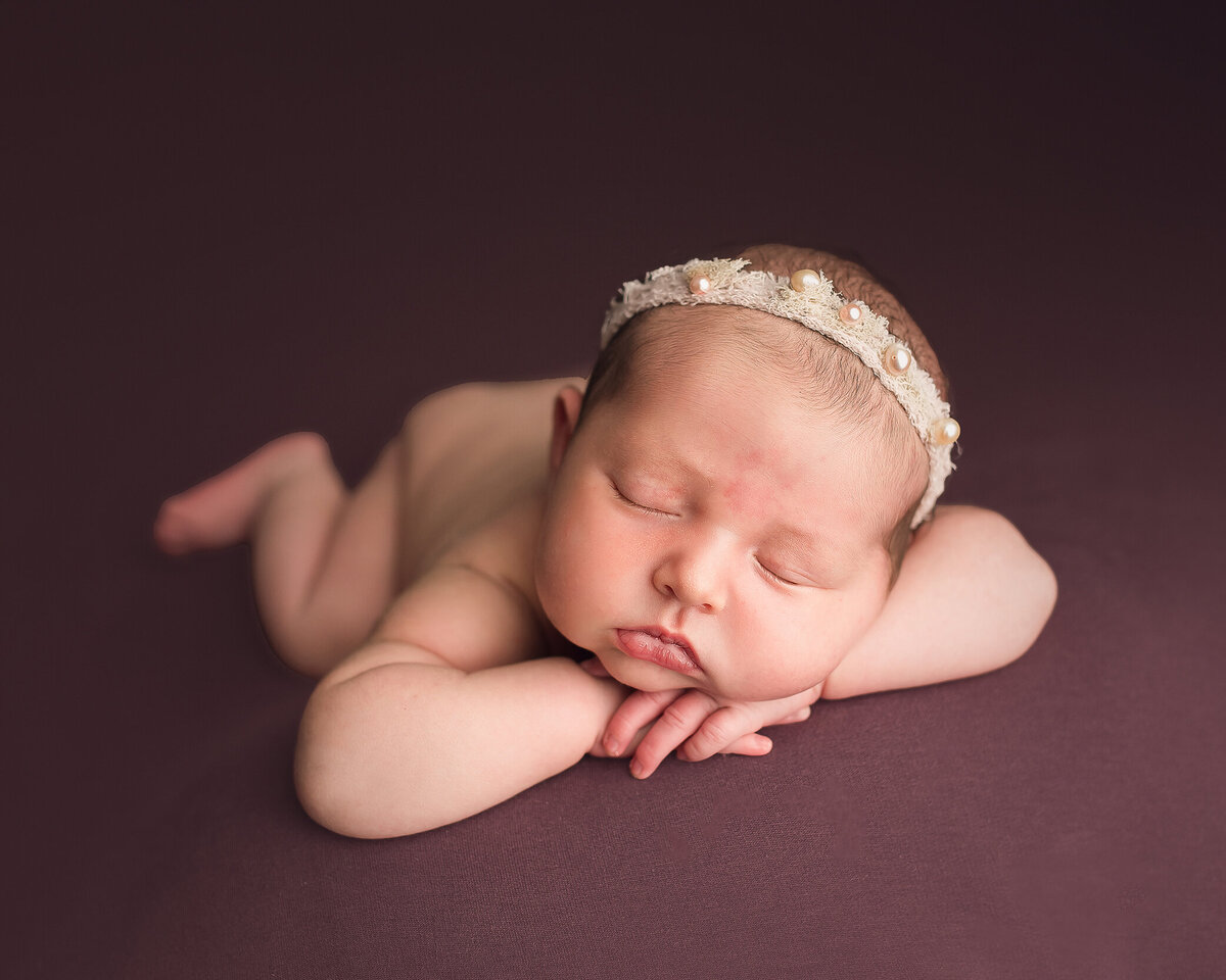 Newborn photo session with Cave Junction family Katie Anne