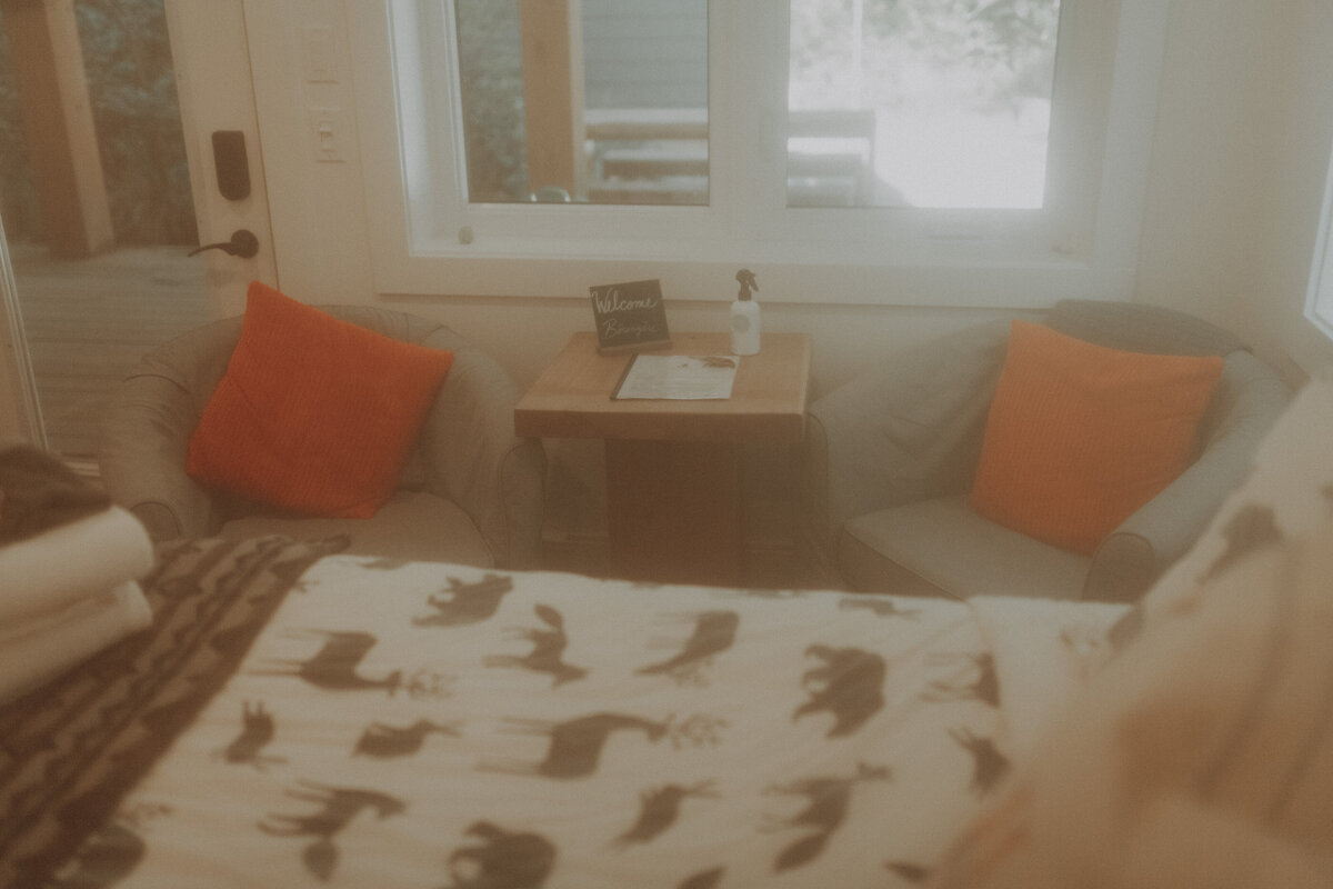 Sleepy Bear Guest House Airbnb Photography Session Ucluelet British Columbia 45602