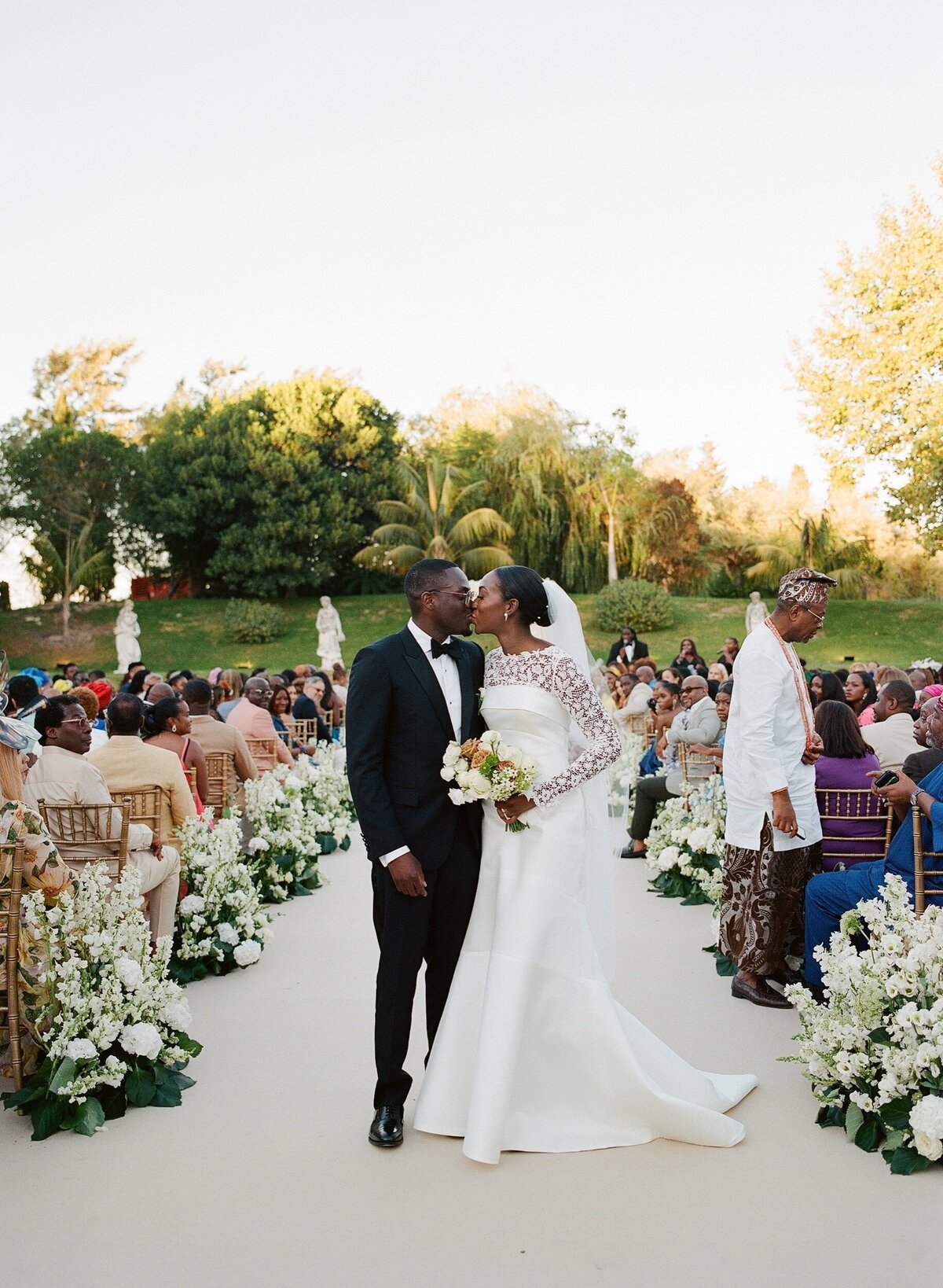 portugal-destination-wedding-all-white-ceremony