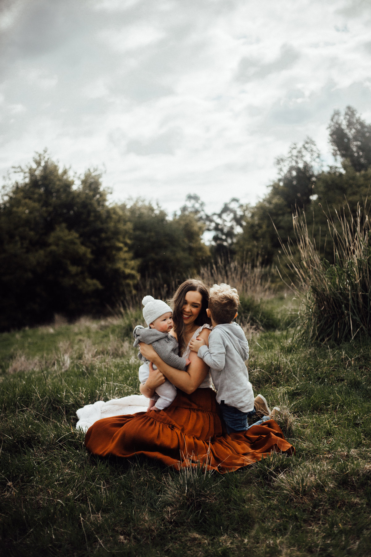 Mother and Children laughing in grassy field in Yarra Glen for Family Lifestyle Photography Session. Melbourne. Sapphire and Stone Photography
