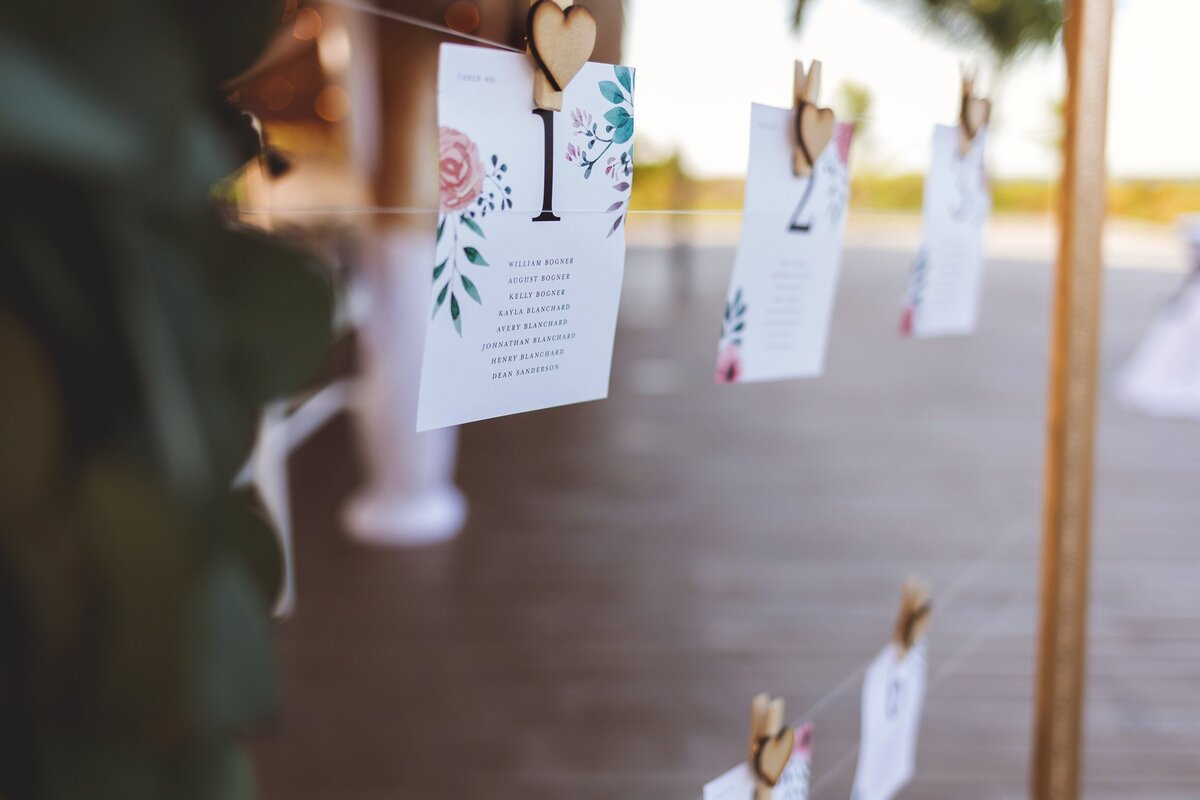 Table seating cart at wedding in Cancun