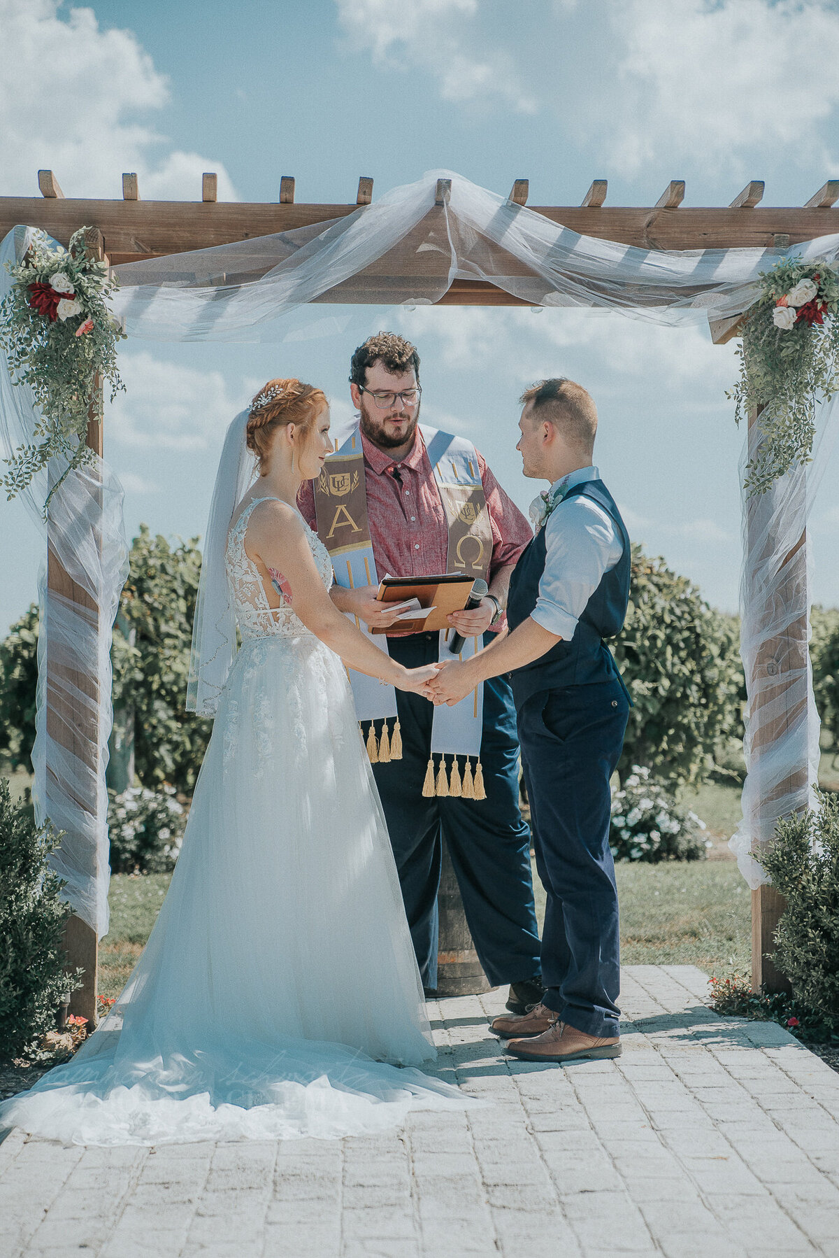 ceremony _ alaynna ann schwartz _ harpors vinyard _ iowa photographer _ playlife photography_0153