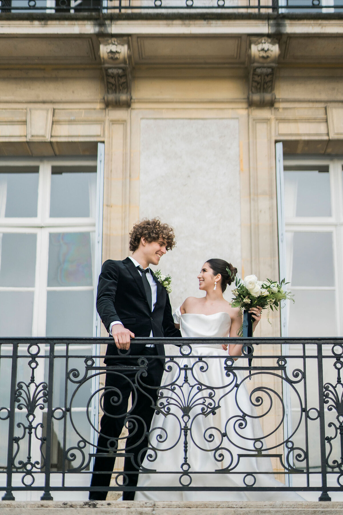 129-Chateau-de-Santeny-Paris-France-Inspiration-Love-Story Elopement-Cinematic-Romance-Destination-Wedding-Editorial-Luxury-Fine-Art-Lisa-Vigliotta-Photography