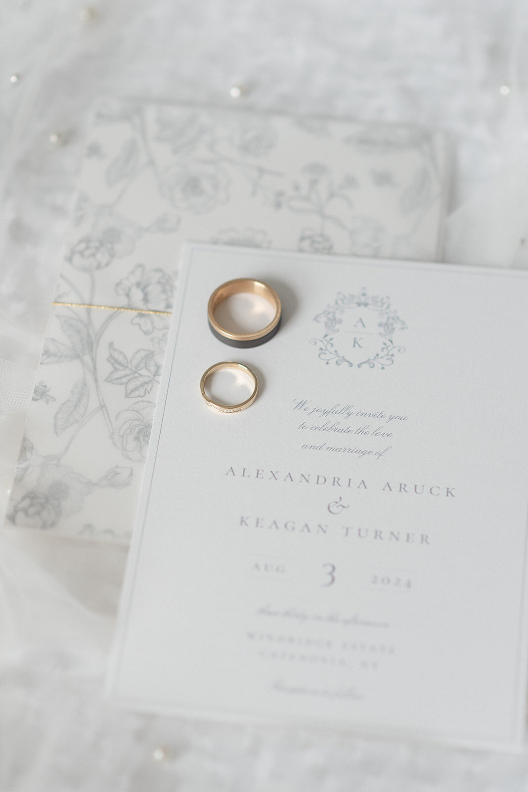 wedding-invitation-flatlay-blue-white