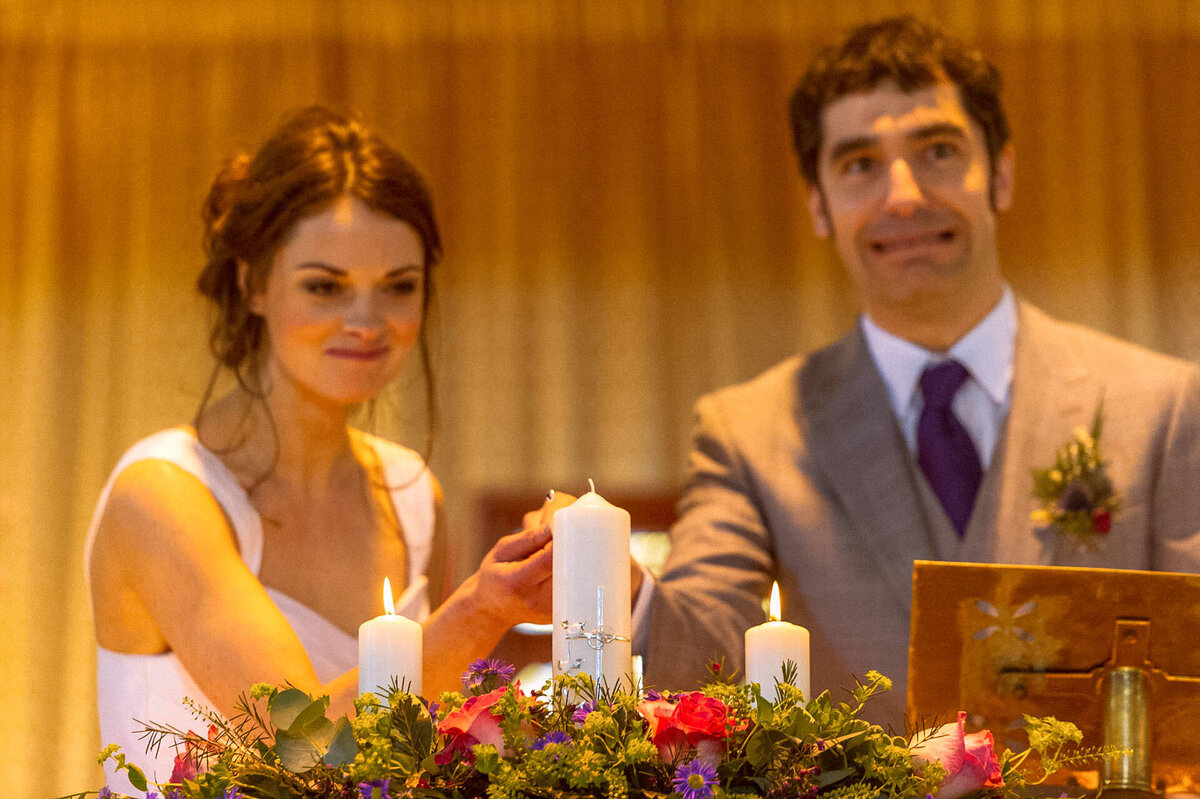 19 bride-and-groom-light-candle
