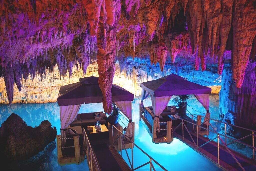 Revolve-Bermuda-Crystal-Cave-Party-Dasfete-2