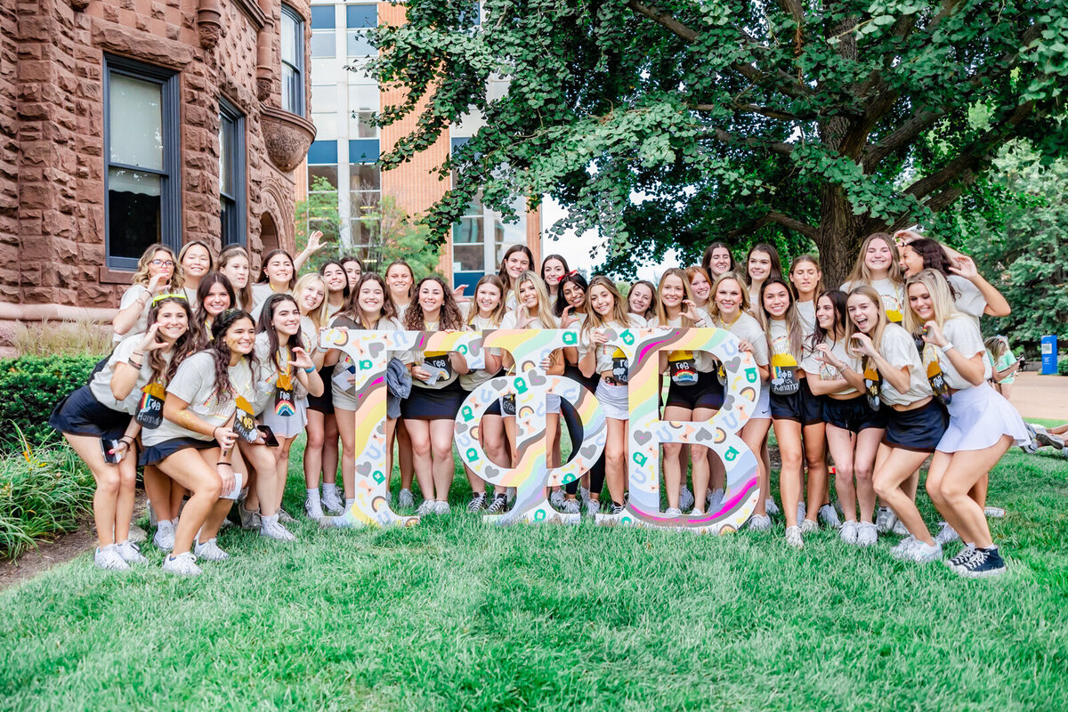 group photo of Gamma Phi sorority on SLU's campus on bid day