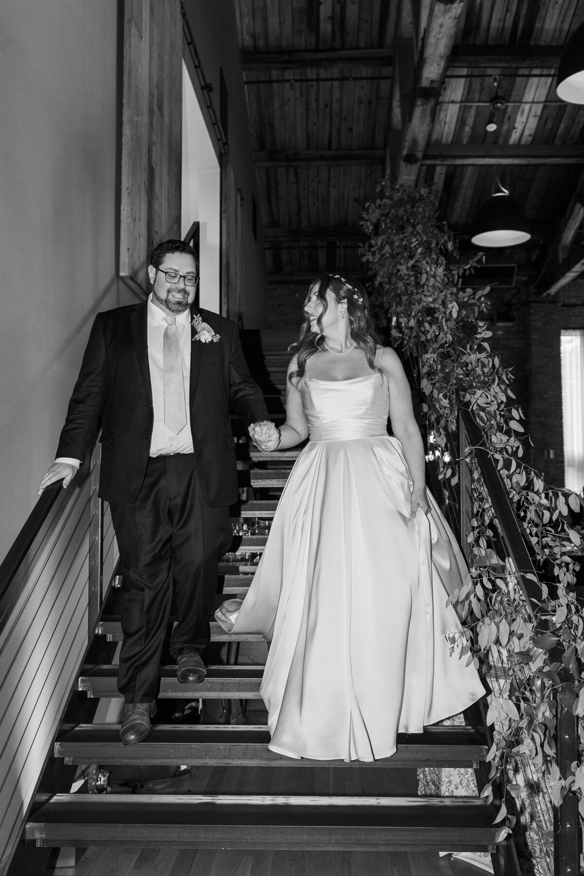 SarahAndrew_WeddingPreview_74_20240630_5F9A7725