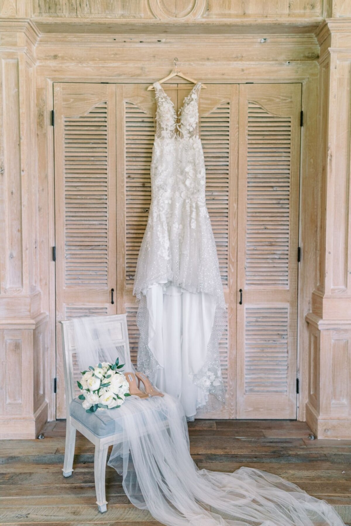 elegant-hanging-flower-arrangement-tamara-menges-designs-18