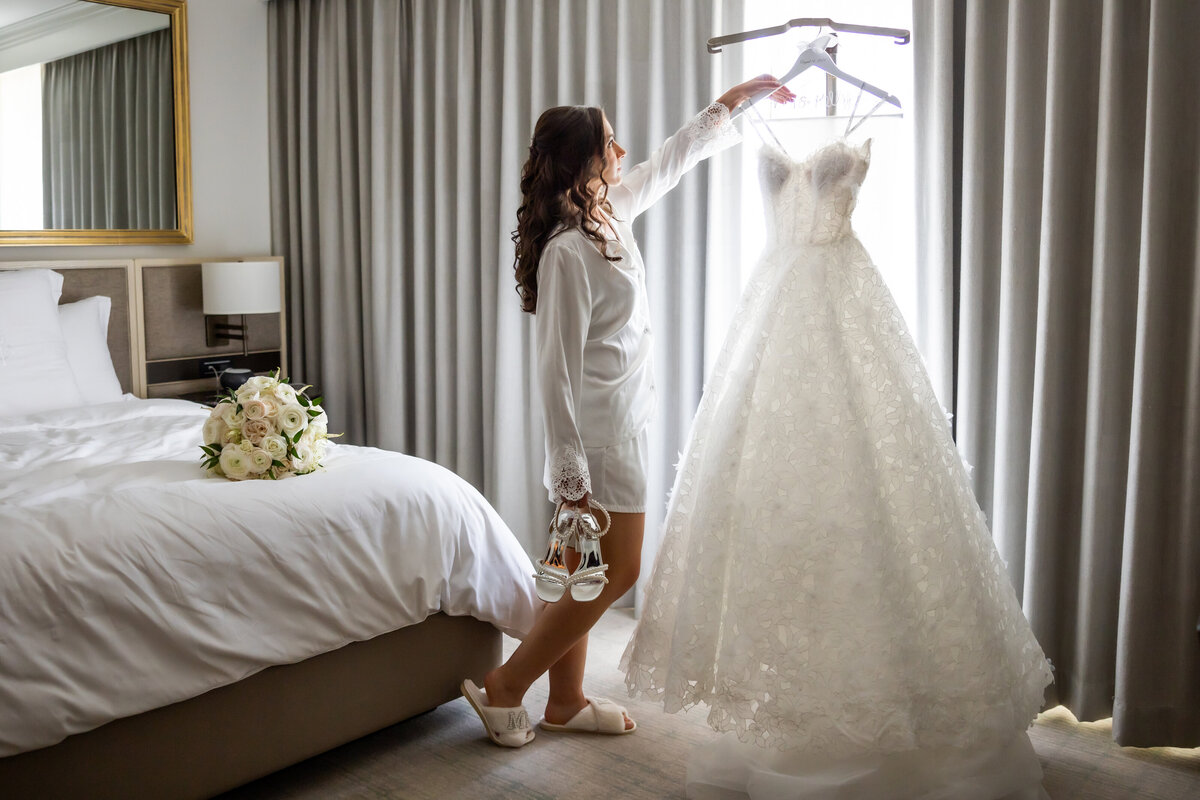 195_gettingready_Bob&DawnDavisPhotography
