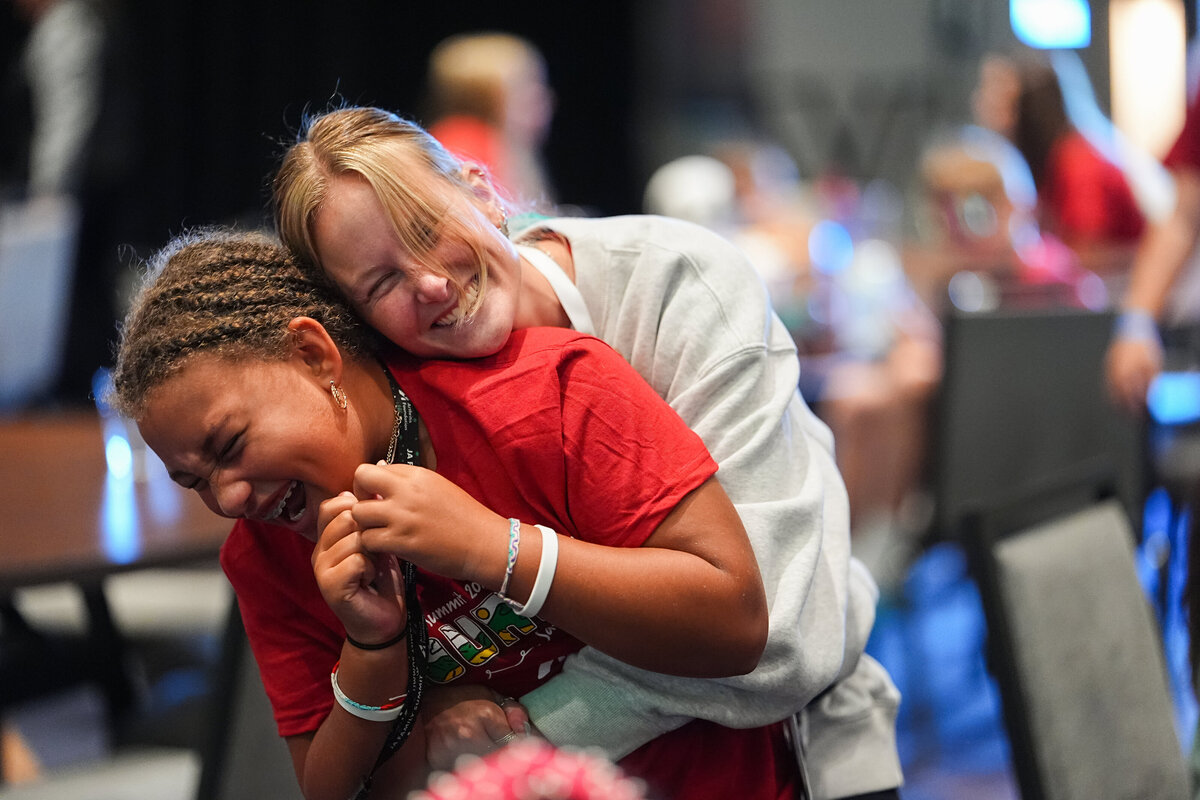 kansas-city-event-photography-0291-kids-hugging-at-event