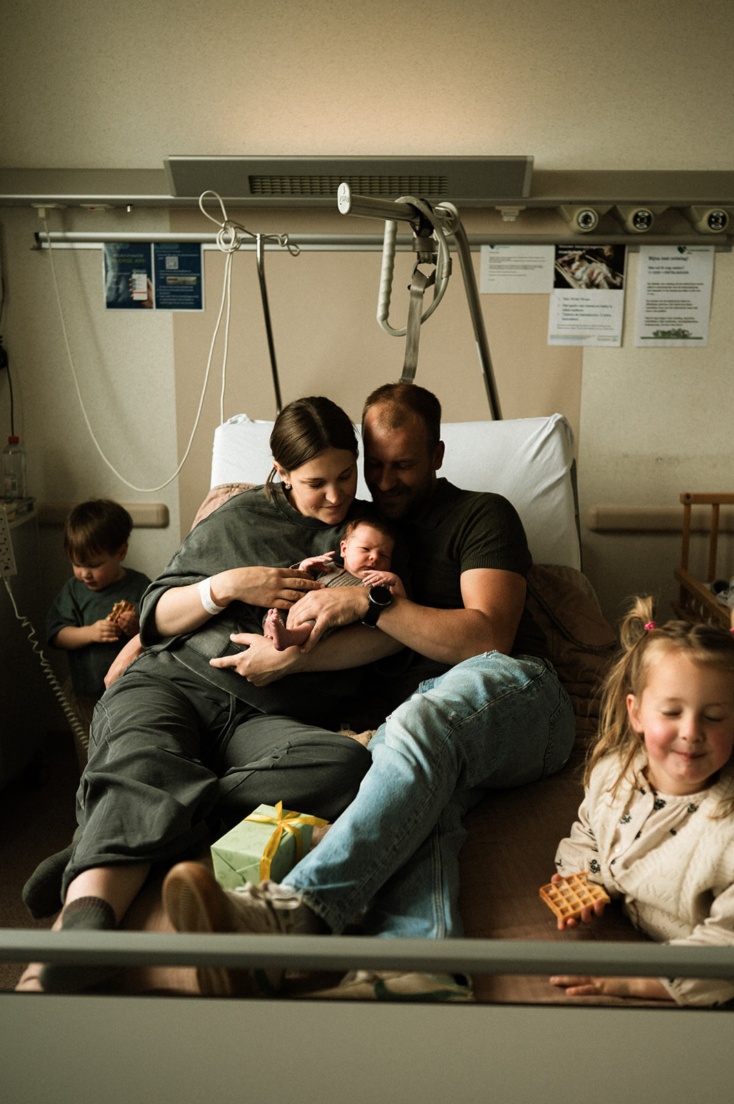 Geboorte - eerste kennismaking broer:zus - eerste keer samen - materniteit228