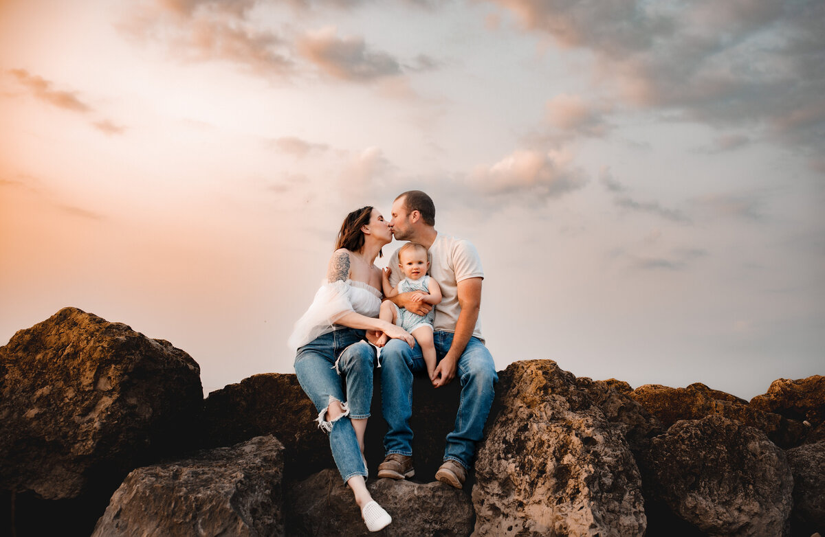 family portrait by the beach in Toledo